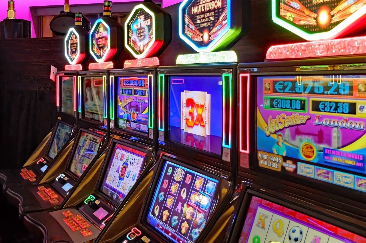 Filipino player spinning online slot games on ph 350 mobile platform